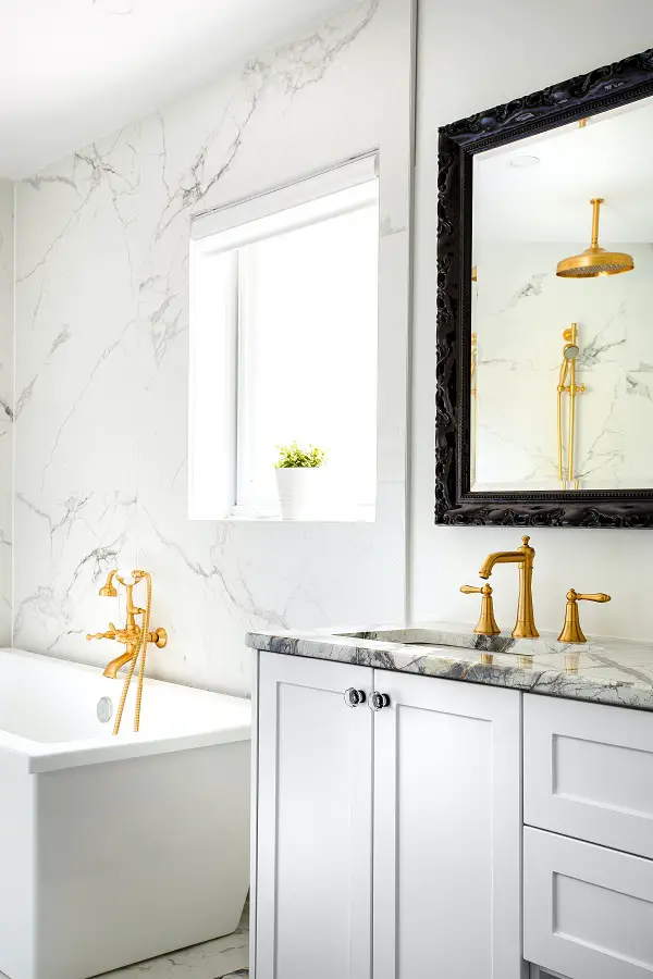 Some super easy to follow hacks and ideas to decorate small Bathrooms
